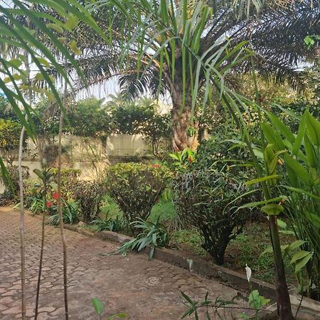 Tout Confort Avec Jardin Entree Bastos Yaoundé Kültér fotó