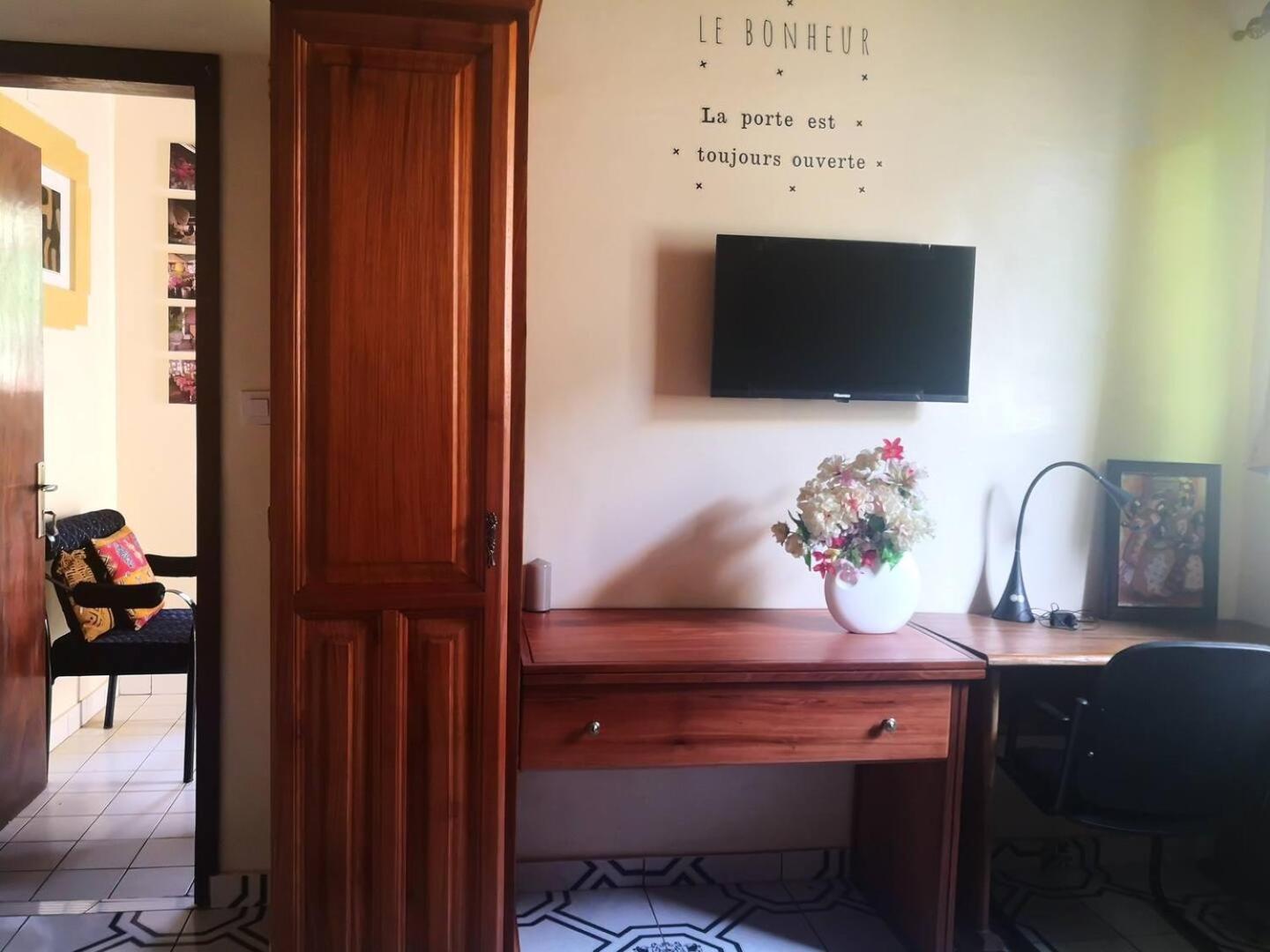 Tout Confort Avec Jardin Entree Bastos Yaoundé Kültér fotó