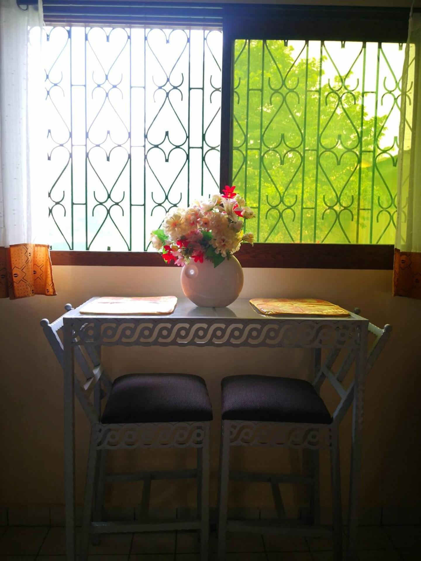 Tout Confort Avec Jardin Entree Bastos Yaoundé Kültér fotó